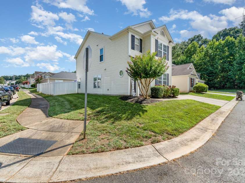 13412 Golden Apple Court, Charlotte, NC 28215.  MLS# CAR4281340, YatesRealty ID 26862. 