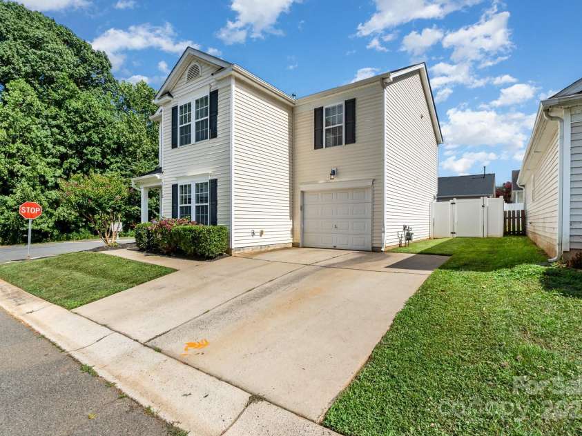 13412 Golden Apple Court, Charlotte, NC 28215.  MLS# CAR4281340, YatesRealty ID 26862. 