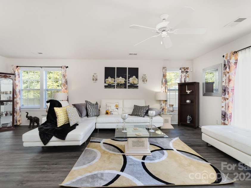 13412 Golden Apple Court, Charlotte, NC 28215.  MLS# CAR4281340, YatesRealty ID 26862. 