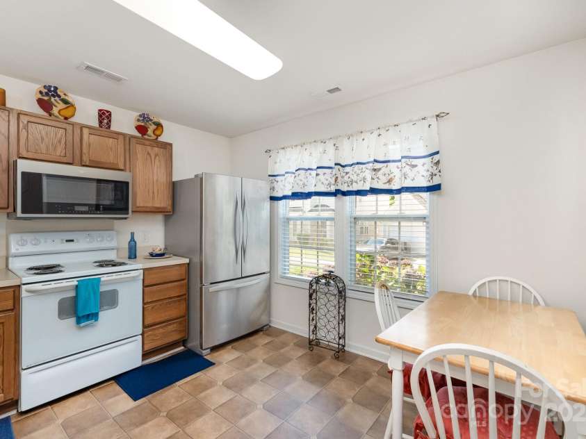 13412 Golden Apple Court, Charlotte, NC 28215.  MLS# CAR4281340, YatesRealty ID 26862. 