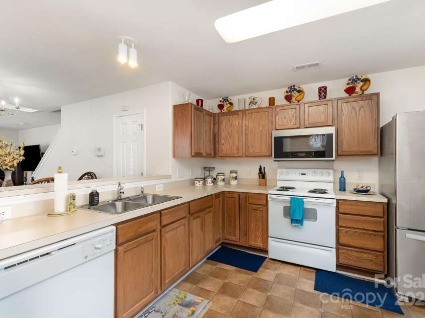 13412 Golden Apple Court, Charlotte, NC 28215.  MLS# CAR4281340, YatesRealty ID 26862. 