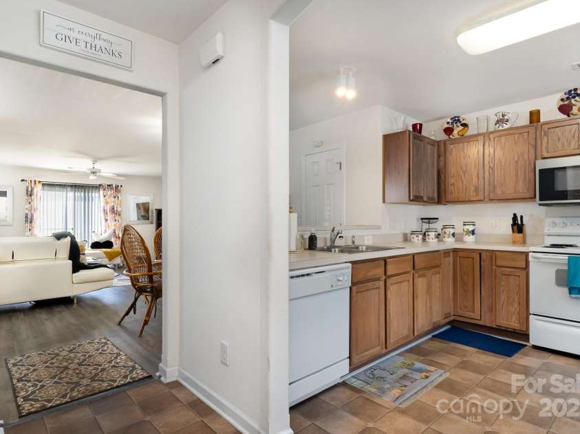 13412 Golden Apple Court, Charlotte, NC 28215.  MLS# CAR4281340, YatesRealty ID 26862. 