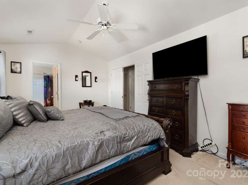 13412 Golden Apple Court, Charlotte, NC 28215.  MLS# CAR4281340, YatesRealty ID 26862. 