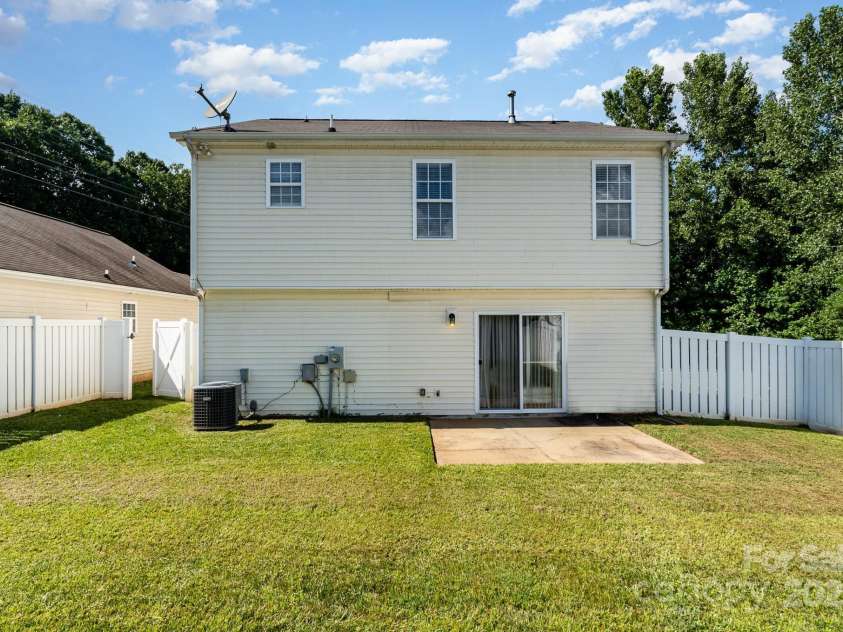 13412 Golden Apple Court, Charlotte, NC 28215.  MLS# CAR4281340, YatesRealty ID 26862. 