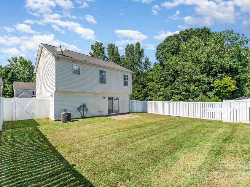 13412 Golden Apple Court, Charlotte, NC 28215.  MLS# CAR4281340, YatesRealty ID 26862. 
