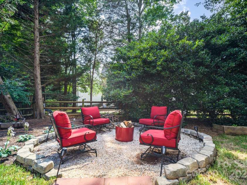 10230 Blackstock Road, Huntersville, NC 28078.  MLS# CAR4276731, YatesRealty ID 26863. 