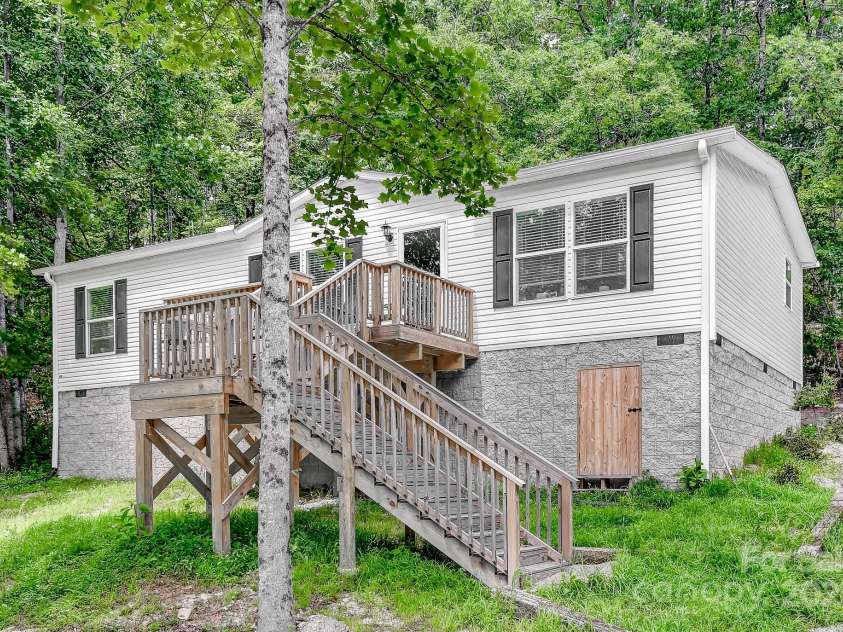 2941 Summer Road, Hendersonville, NC 28792.  MLS# CAR4282608, YatesRealty ID 26864. 