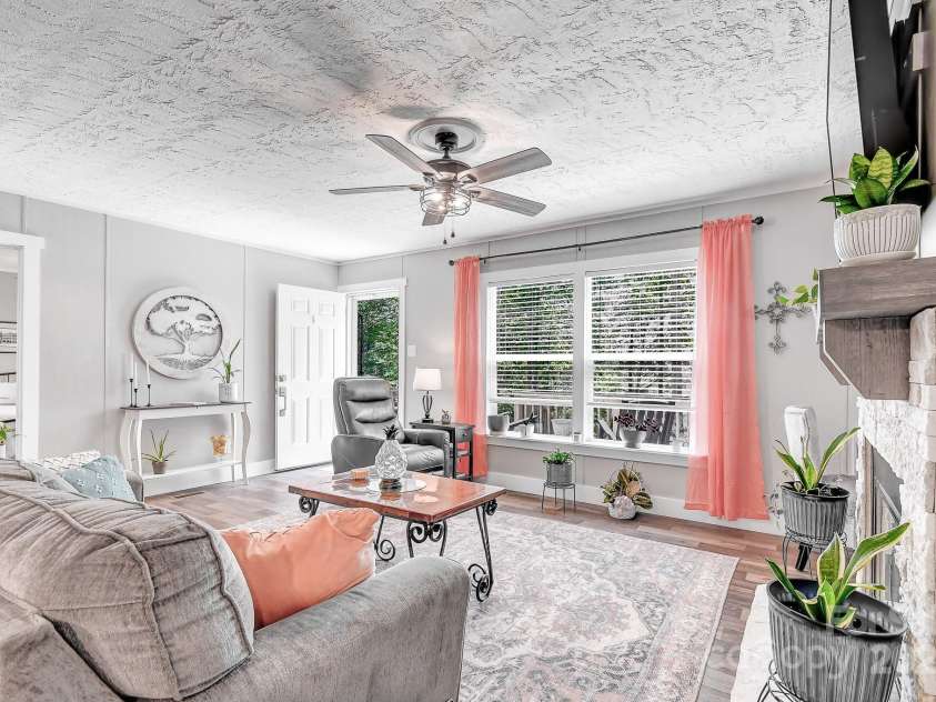 2941 Summer Road, Hendersonville, NC 28792.  MLS# CAR4282608, YatesRealty ID 26864. 