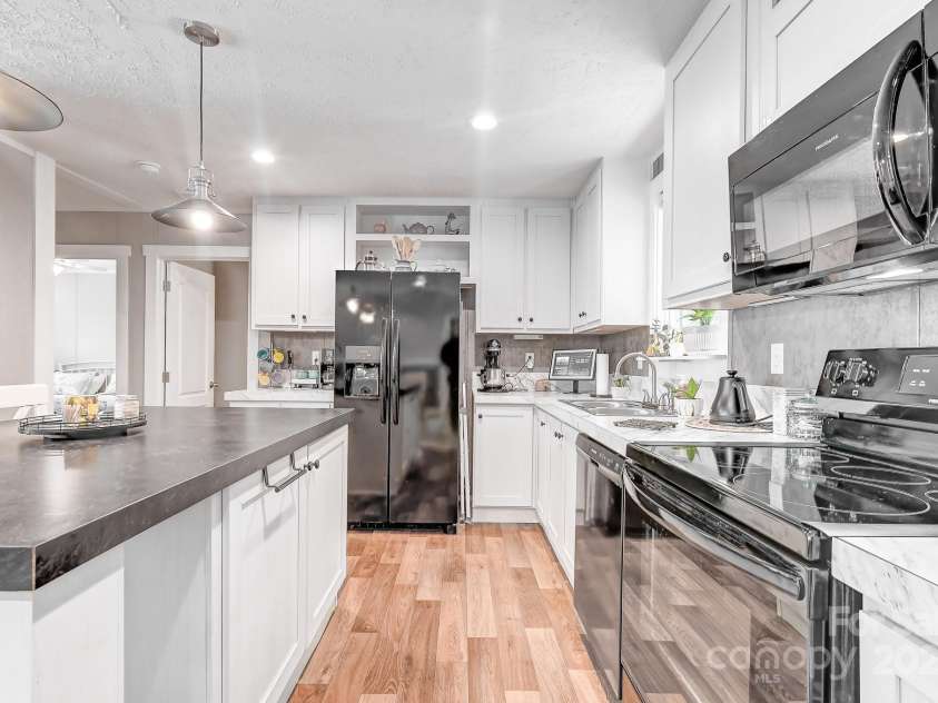 2941 Summer Road, Hendersonville, NC 28792.  MLS# CAR4282608, YatesRealty ID 26864. 