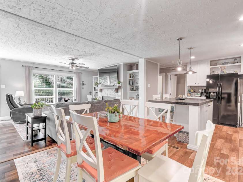 2941 Summer Road, Hendersonville, NC 28792.  MLS# CAR4282608, YatesRealty ID 26864. 