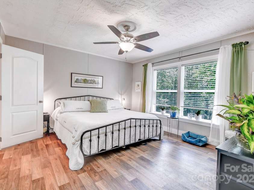 2941 Summer Road, Hendersonville, NC 28792.  MLS# CAR4282608, YatesRealty ID 26864. 