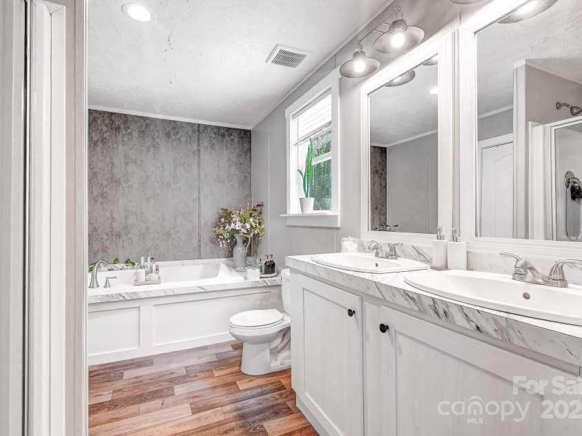 2941 Summer Road, Hendersonville, NC 28792.  MLS# CAR4282608, YatesRealty ID 26864. 