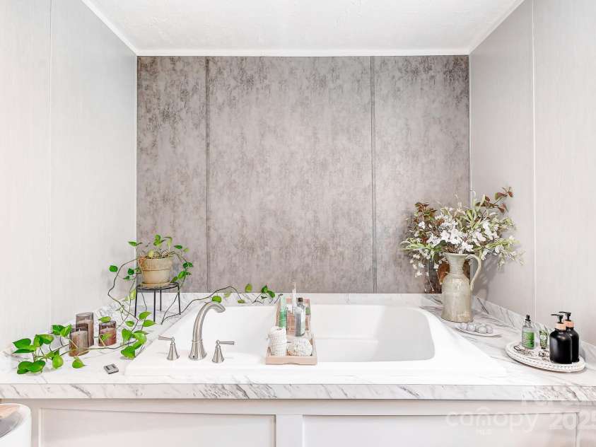 2941 Summer Road, Hendersonville, NC 28792.  MLS# CAR4282608, YatesRealty ID 26864. 