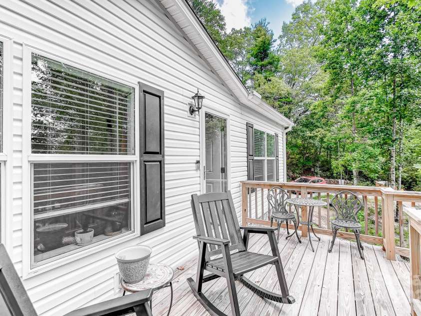 2941 Summer Road, Hendersonville, NC 28792.  MLS# CAR4282608, YatesRealty ID 26864. 