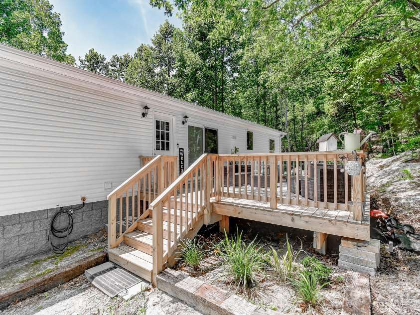 2941 Summer Road, Hendersonville, NC 28792.  MLS# CAR4282608, YatesRealty ID 26864. 