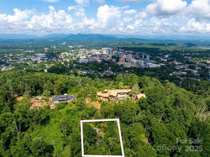 3 Delano Road, Asheville, NC 28805.  MLS# CAR4282055, YatesRealty ID 26866. 