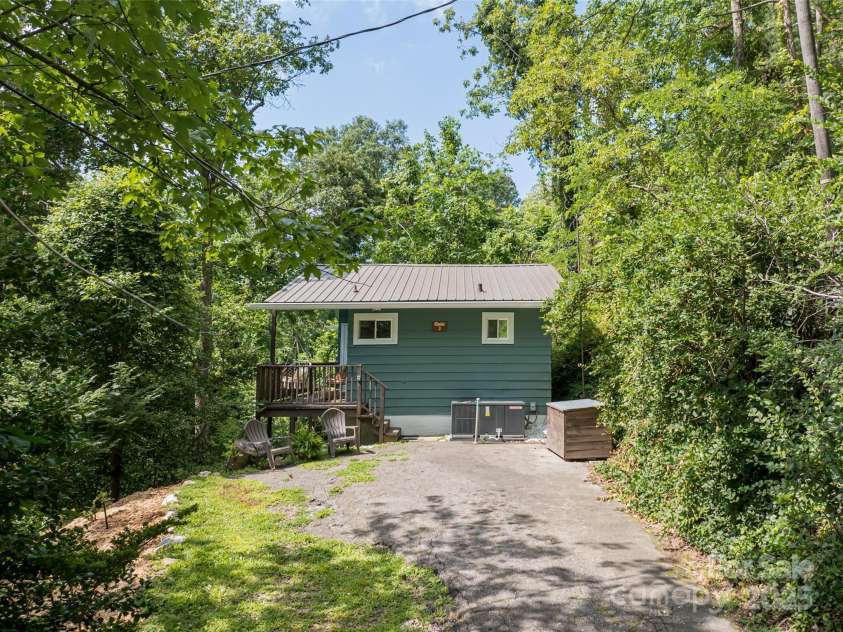 3 Delano Road, Asheville, NC 28805.  MLS# CAR4282055, YatesRealty ID 26866. 