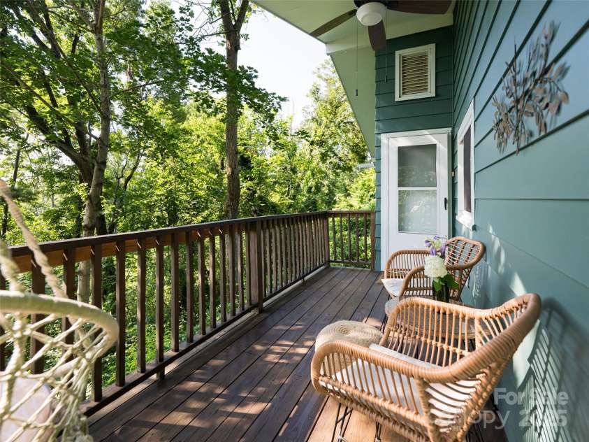 3 Delano Road, Asheville, NC 28805.  MLS# CAR4282055, YatesRealty ID 26866. 