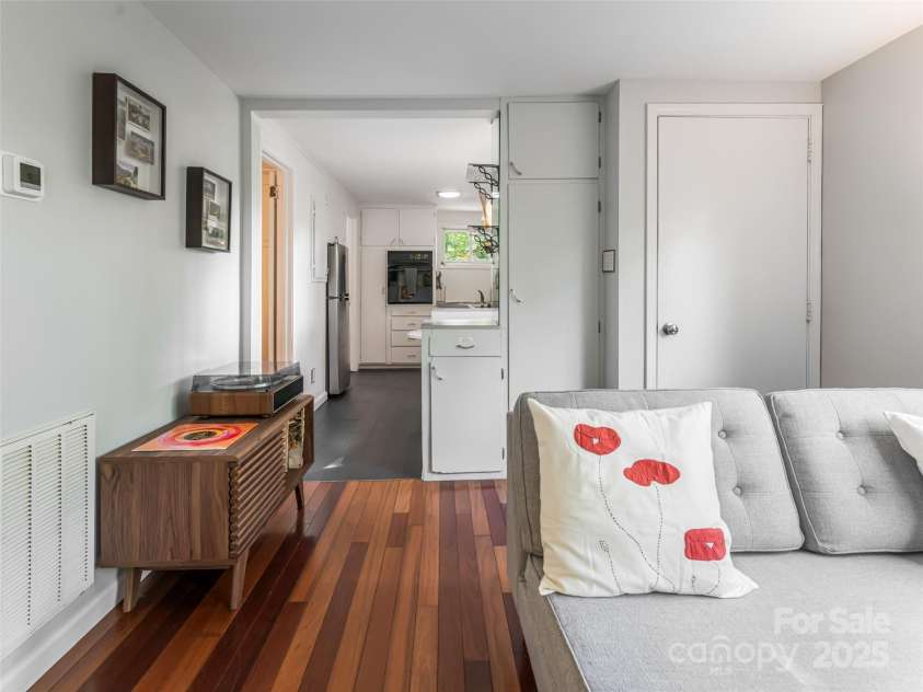 3 Delano Road, Asheville, NC 28805.  MLS# CAR4282055, YatesRealty ID 26866. 