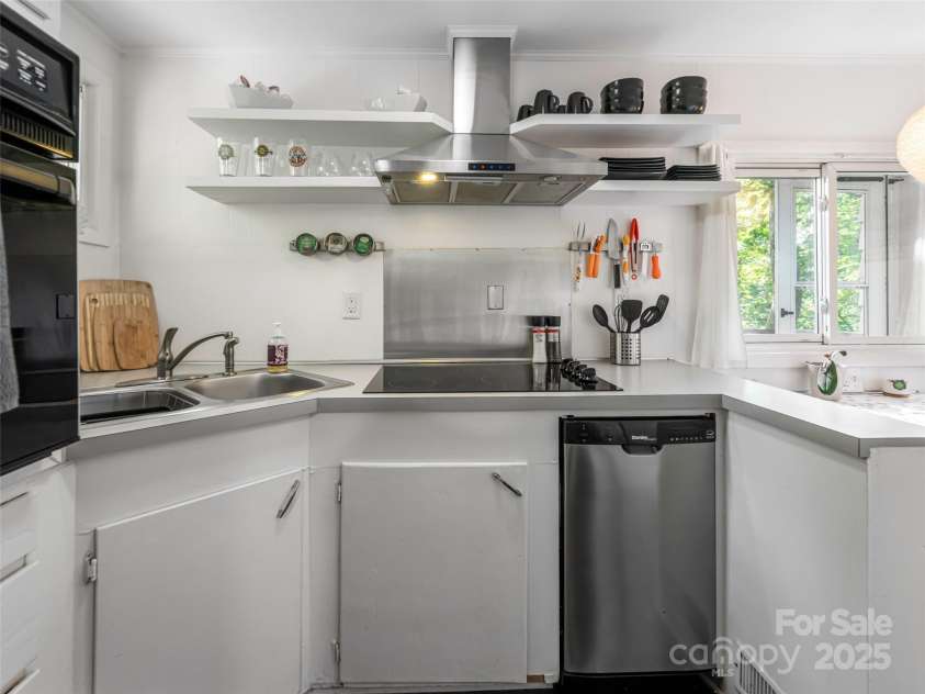 3 Delano Road, Asheville, NC 28805.  MLS# CAR4282055, YatesRealty ID 26866. 