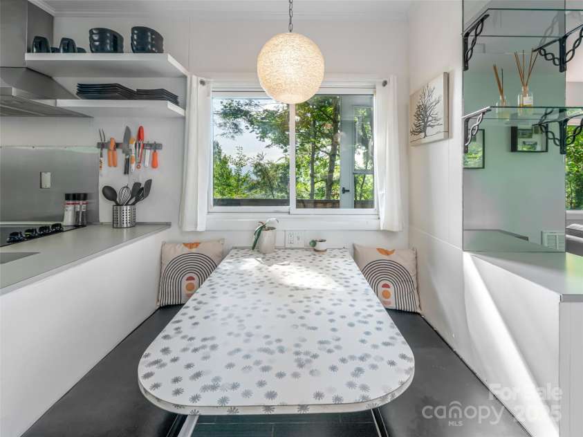 3 Delano Road, Asheville, NC 28805.  MLS# CAR4282055, YatesRealty ID 26866. 