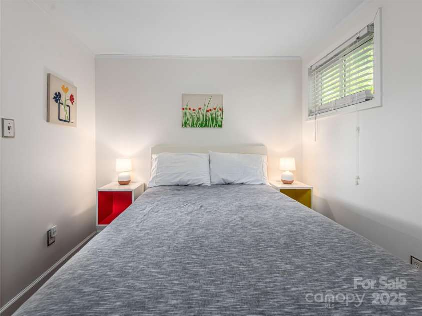 3 Delano Road, Asheville, NC 28805.  MLS# CAR4282055, YatesRealty ID 26866. 