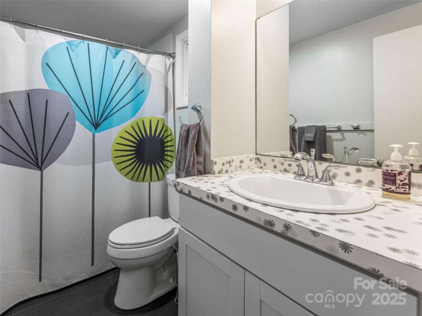 3 Delano Road, Asheville, NC 28805.  MLS# CAR4282055, YatesRealty ID 26866. 