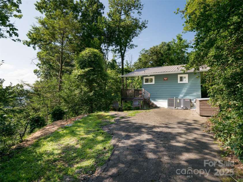 3 Delano Road, Asheville, NC 28805.  MLS# CAR4282055, YatesRealty ID 26866. 