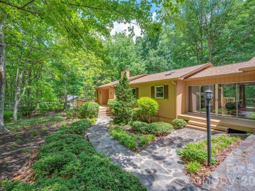 66 Oakwood Lane, Columbus, NC 28722.  MLS# CAR4381689, YatesRealty ID 26866. 