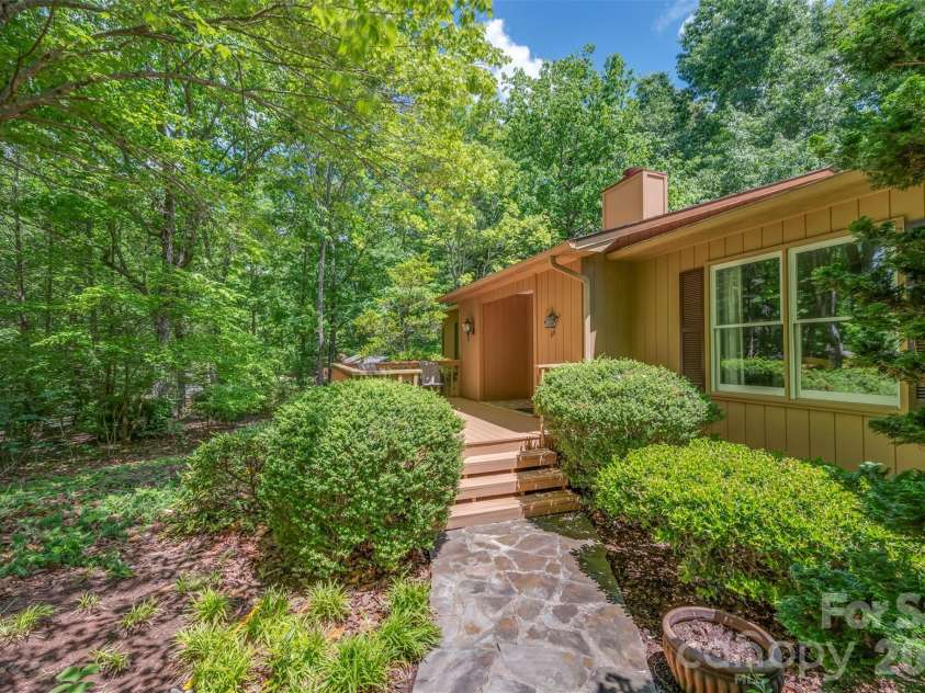 66 Oakwood Lane, Columbus, NC 28722.  MLS# CAR4381689, YatesRealty ID 26866. 