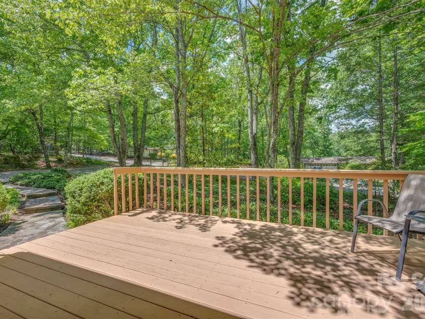 66 Oakwood Lane, Columbus, NC 28722.  MLS# CAR4381689, YatesRealty ID 26866. 