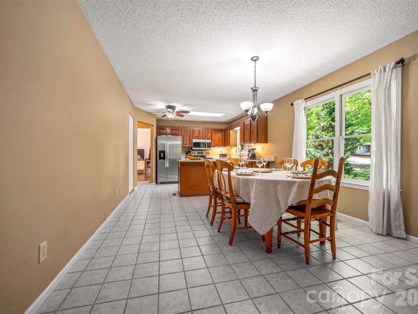 66 Oakwood Lane, Columbus, NC 28722.  MLS# CAR4381689, YatesRealty ID 26866. 