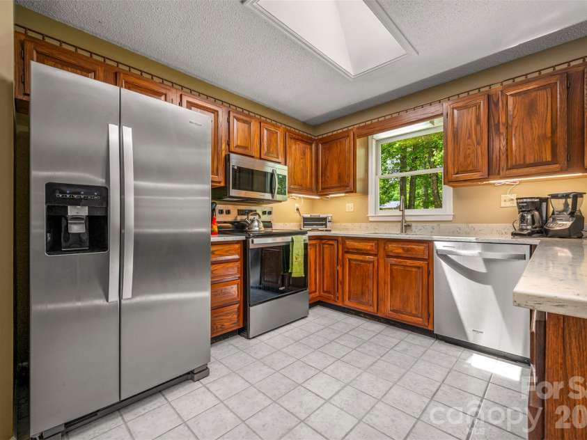 66 Oakwood Lane, Columbus, NC 28722.  MLS# CAR4381689, YatesRealty ID 26866. 