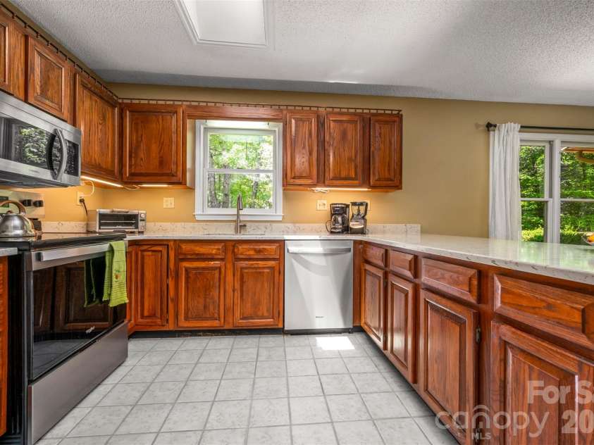 66 Oakwood Lane, Columbus, NC 28722.  MLS# CAR4381689, YatesRealty ID 26866. 