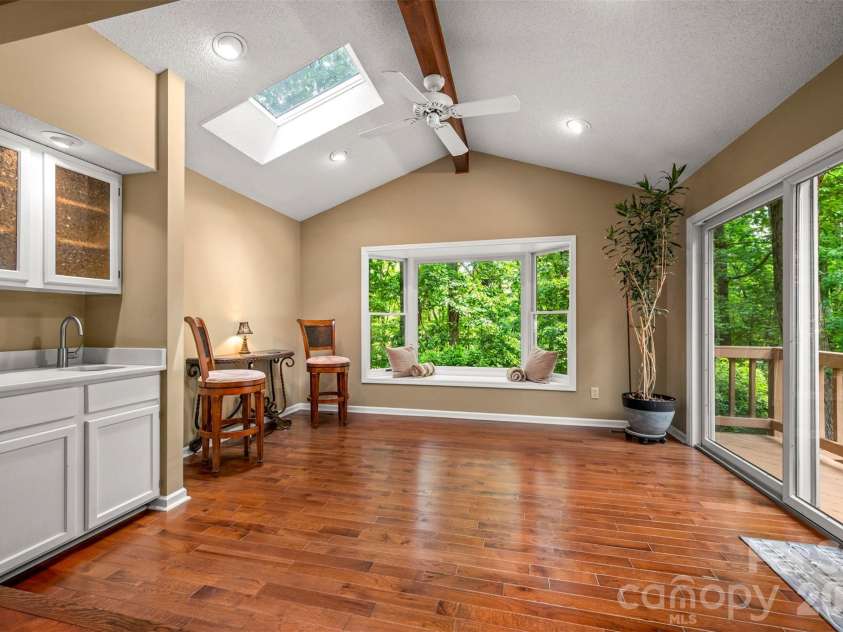 66 Oakwood Lane, Columbus, NC 28722.  MLS# CAR4381689, YatesRealty ID 26866. 