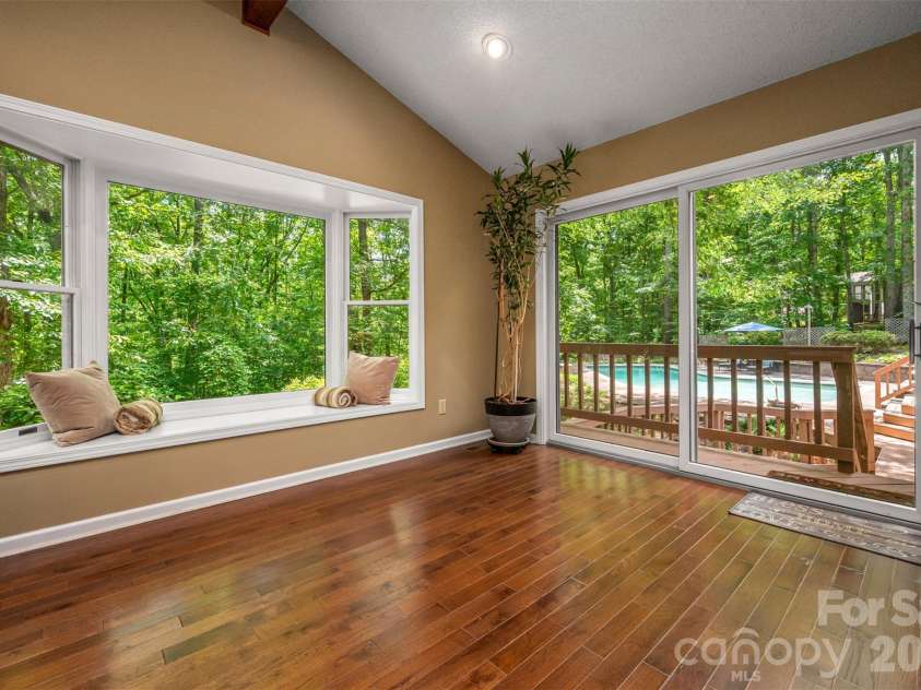 66 Oakwood Lane, Columbus, NC 28722.  MLS# CAR4381689, YatesRealty ID 26866. 