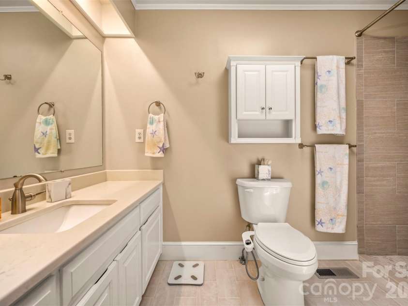 66 Oakwood Lane, Columbus, NC 28722.  MLS# CAR4381689, YatesRealty ID 26866. 