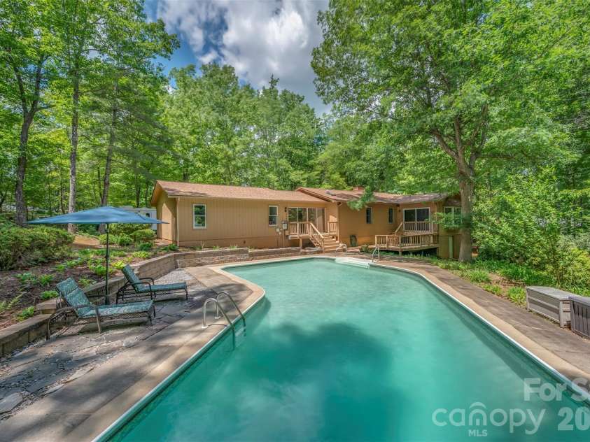 66 Oakwood Lane, Columbus, NC 28722.  MLS# CAR4381689, YatesRealty ID 26866. 