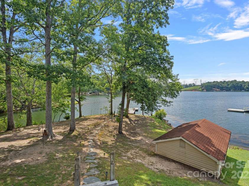 403 Nivens Cove Road, Mount Holly, NC 28120.  MLS# CAR4282822, YatesRealty ID 26868. 