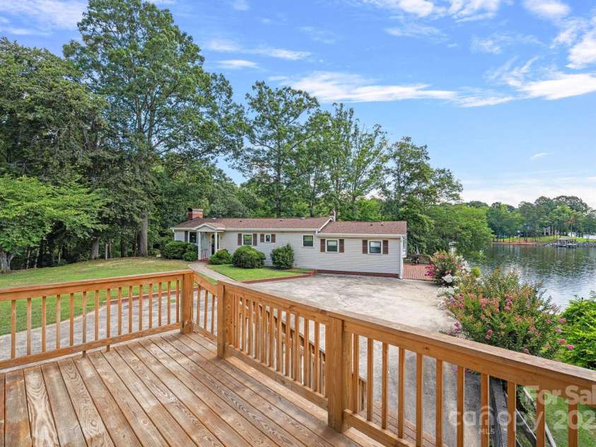 403 Nivens Cove Road, Mount Holly, NC 28120.  MLS# CAR4282822, YatesRealty ID 26868. Guest apartment above garage