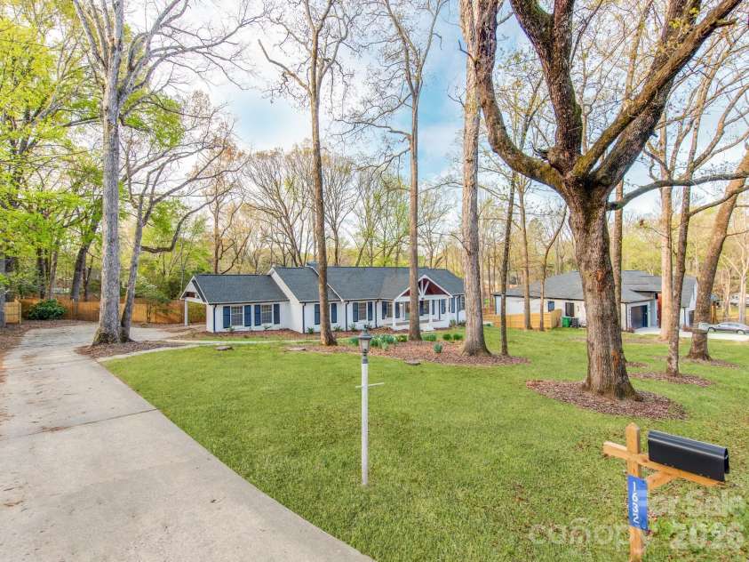 1632 Burtonwood Circle, Charlotte, NC 28212.  MLS# CAR4360876, YatesRealty ID 26869. 