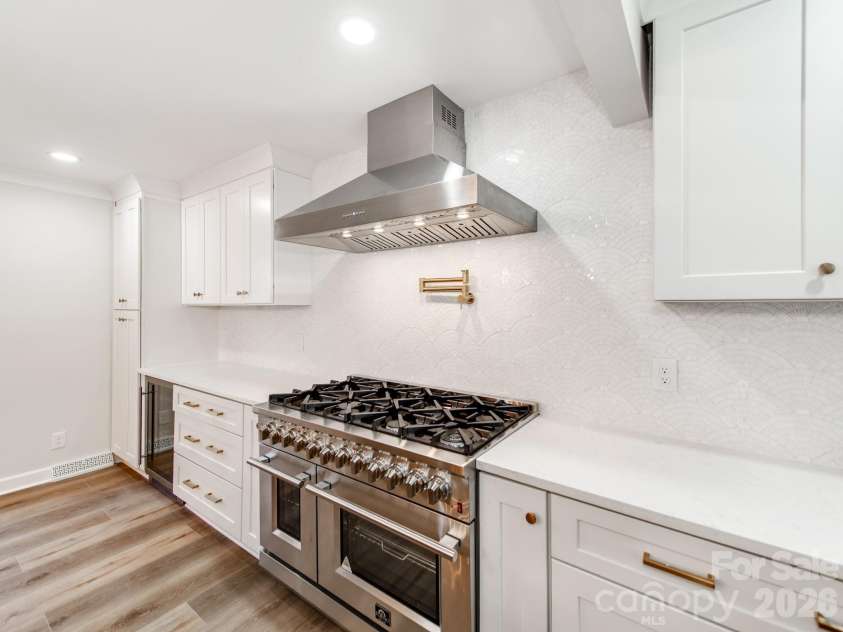 1632 Burtonwood Circle, Charlotte, NC 28212.  MLS# CAR4360876, YatesRealty ID 26869. 