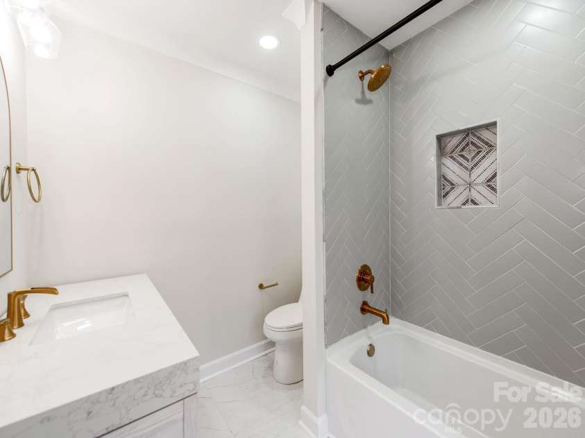 1632 Burtonwood Circle, Charlotte, NC 28212.  MLS# CAR4360876, YatesRealty ID 26869. 
