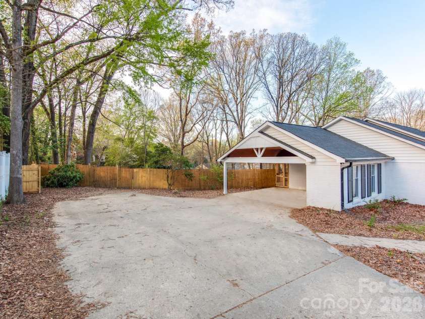 1632 Burtonwood Circle, Charlotte, NC 28212.  MLS# CAR4360876, YatesRealty ID 26869. 