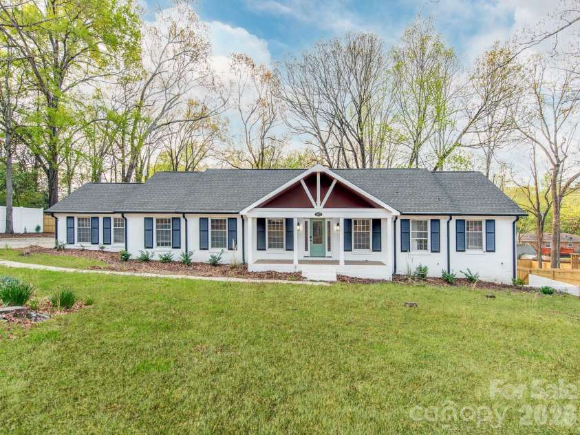 1632 Burtonwood Circle, Charlotte, NC 28212.  MLS# CAR4360876, YatesRealty ID 26869. 