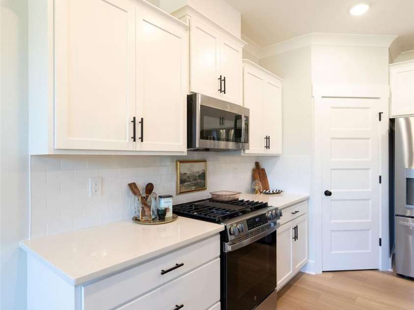 3046 Meadowcrest Drive, Clover, SC 29710.  MLS# CAR4327029, YatesRealty ID 2687. Kitchen