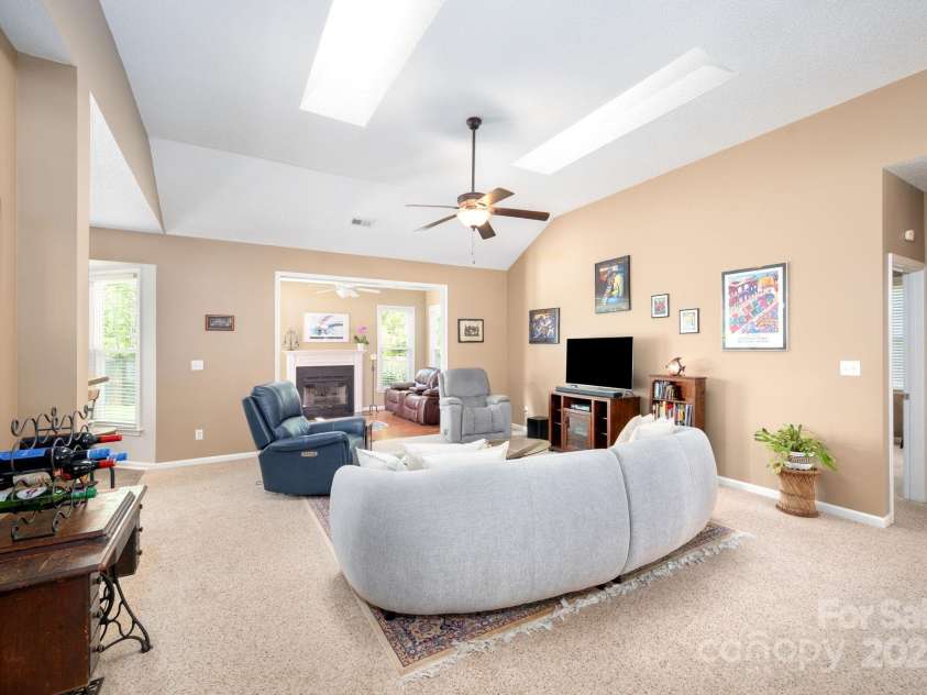 102 Farm Creek Drive, Asheville, NC 28806.  MLS# CAR4253472, YatesRealty ID 26871. 