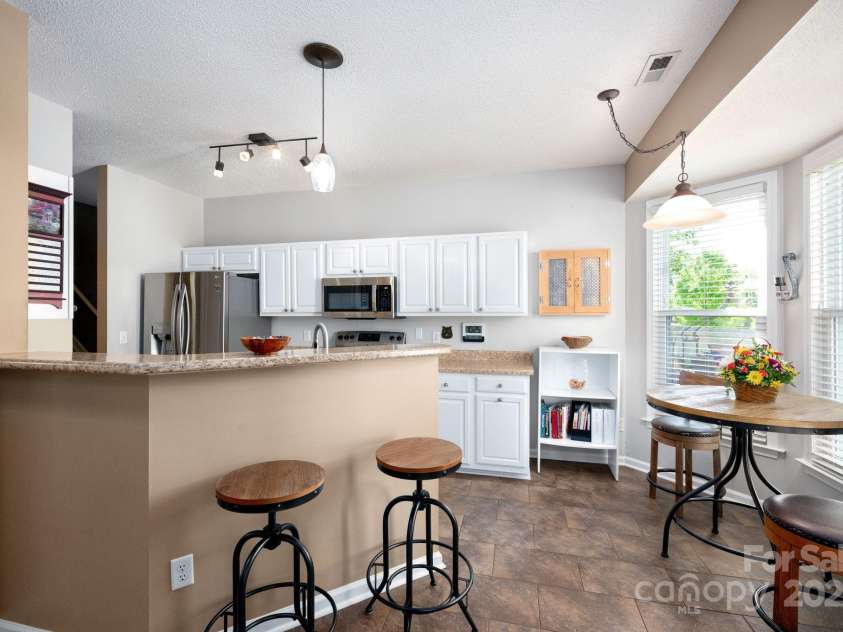 102 Farm Creek Drive, Asheville, NC 28806.  MLS# CAR4253472, YatesRealty ID 26871. 