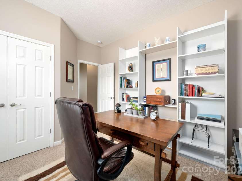 102 Farm Creek Drive, Asheville, NC 28806.  MLS# CAR4253472, YatesRealty ID 26871. 