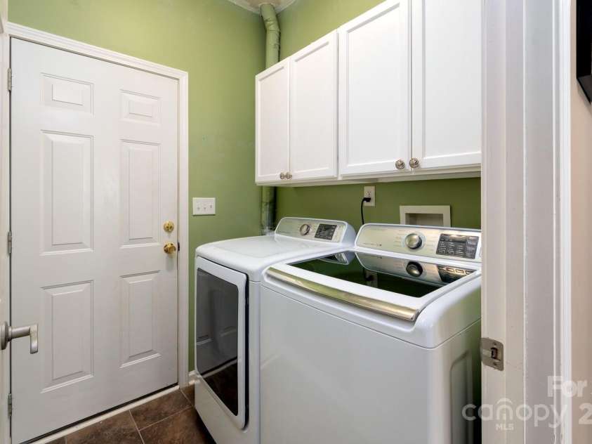 102 Farm Creek Drive, Asheville, NC 28806.  MLS# CAR4253472, YatesRealty ID 26871. 